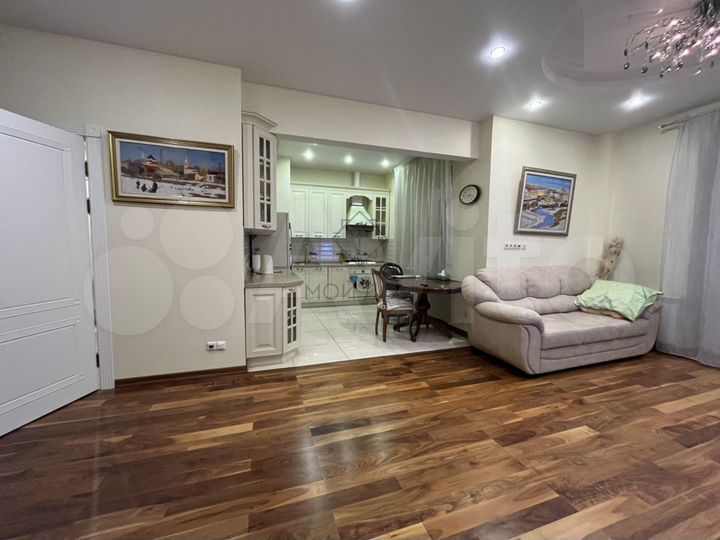 2-к. квартира, 72 м², 8/8 эт.