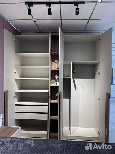 Шкаф новый двухдверный