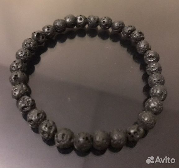 Браслет из натуральных камней -гранат, вулкан.лава