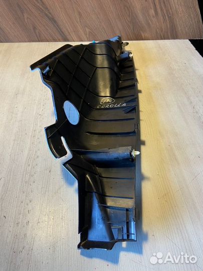 Обшивка стойки задняя правая Toyota Corolla 180