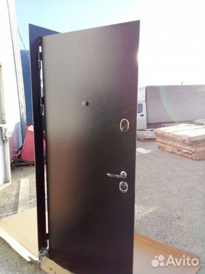 Дверь входная новая