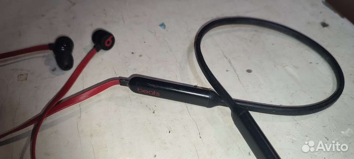 Беспроводные наушники beats