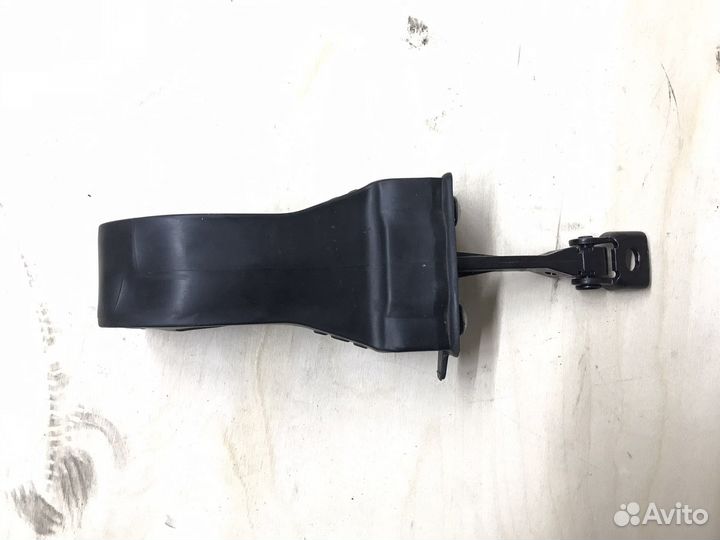 Ограничитель левой двери Passat B8