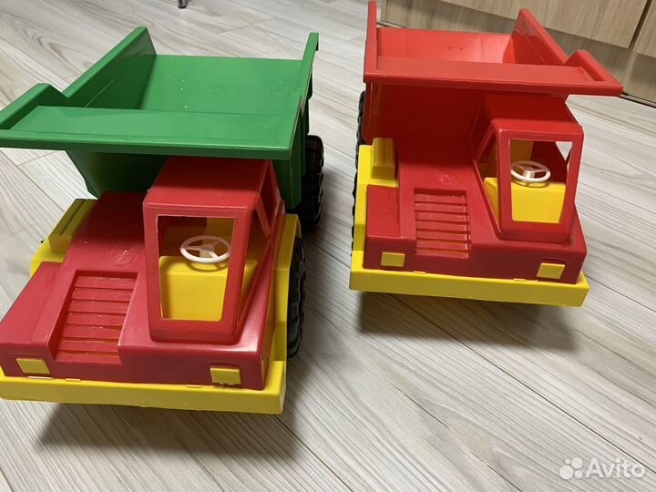 Игрушка самосвал большой