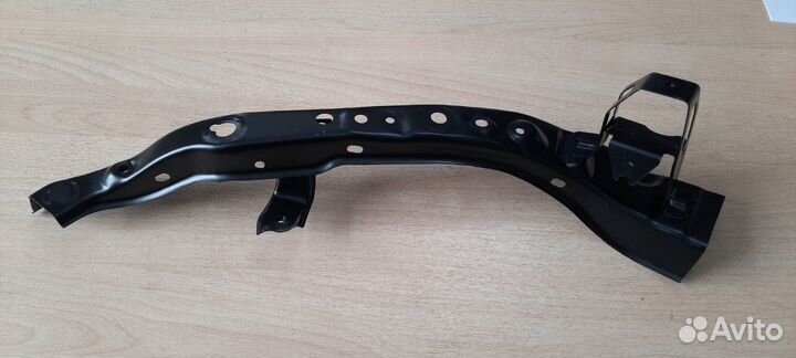 Кронштейн радиатора правый Тойота Рав-4 2012-2019