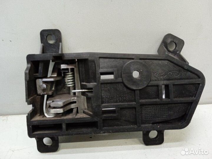 Ручка двери внутренняя правая Kia Sportage 3