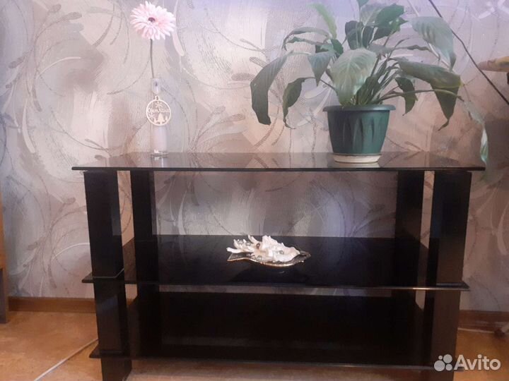 Стеклянная тёмная тумба под телевизор
