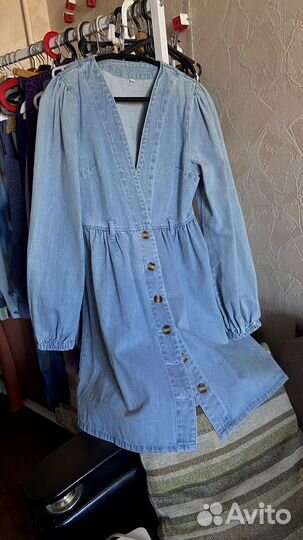 Джинсовое платье с декольте