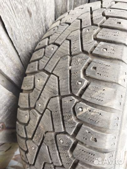 Продам зимнюю резину на штампах