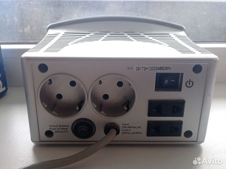 Стабилизатор напряжения Defender AVR iPower 600