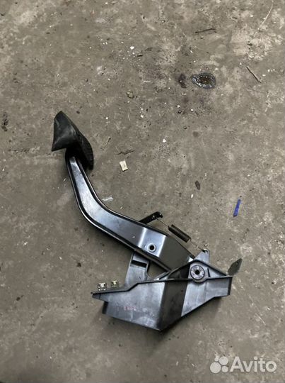 Педаль тормоза mercedes W220