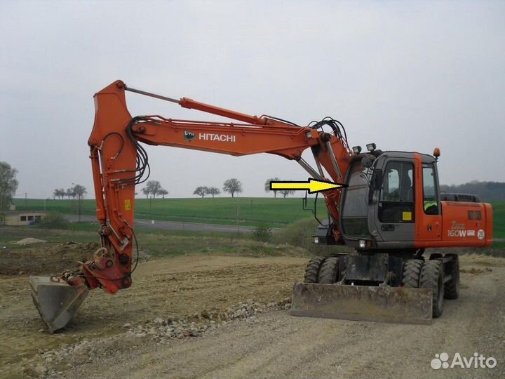 Стекло лобовое верхнее Hitachi zaxis ZX130