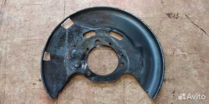 Пыльник тормозного диска правый Опель Астра J GTC