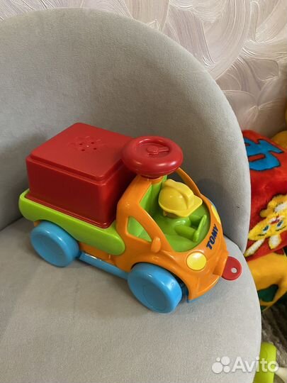 Машинка с пирамидкой