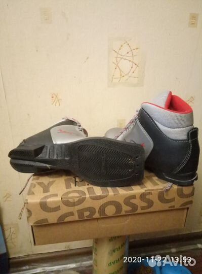 Ботинки лыжные