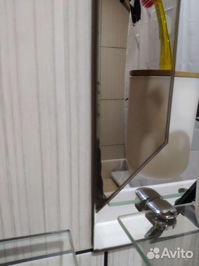 Зеркало в ванную бу с полкой