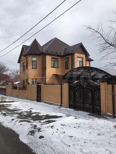 Дом 210 м² на участке 4 сот.