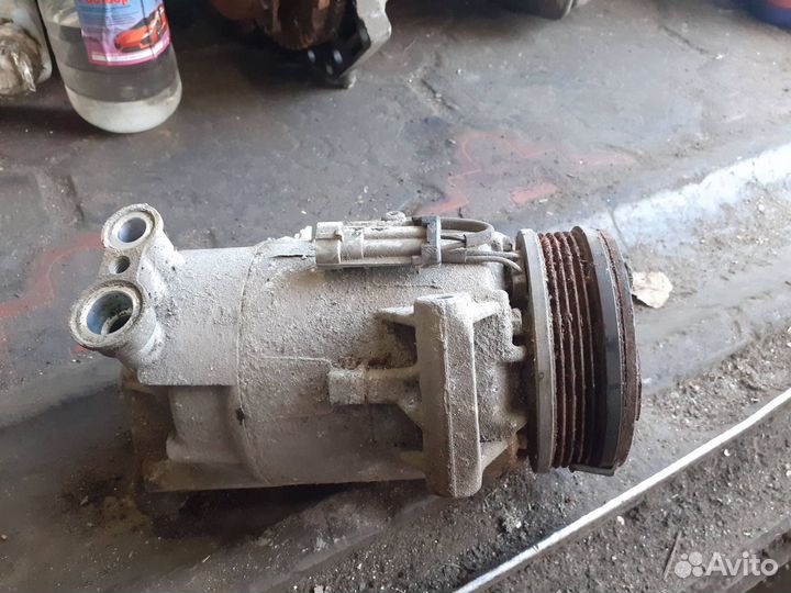 Компрессор кондицонера Opel Zafira