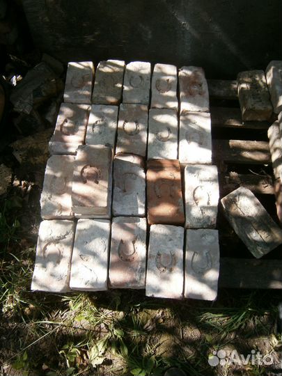 Старинный кирпич. Подкова на счастье