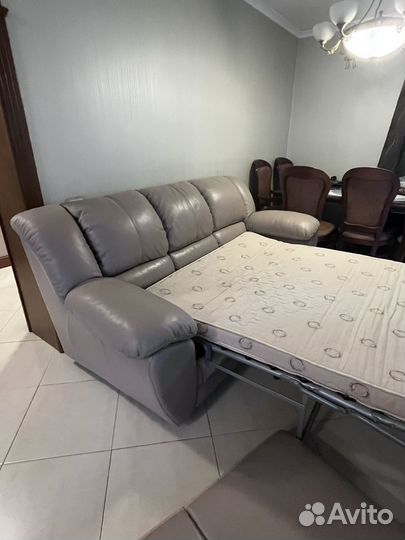 Кожаный диван бу