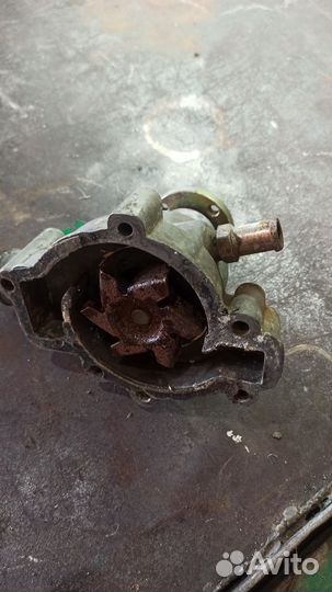 Помпа на УАЗ газ волга