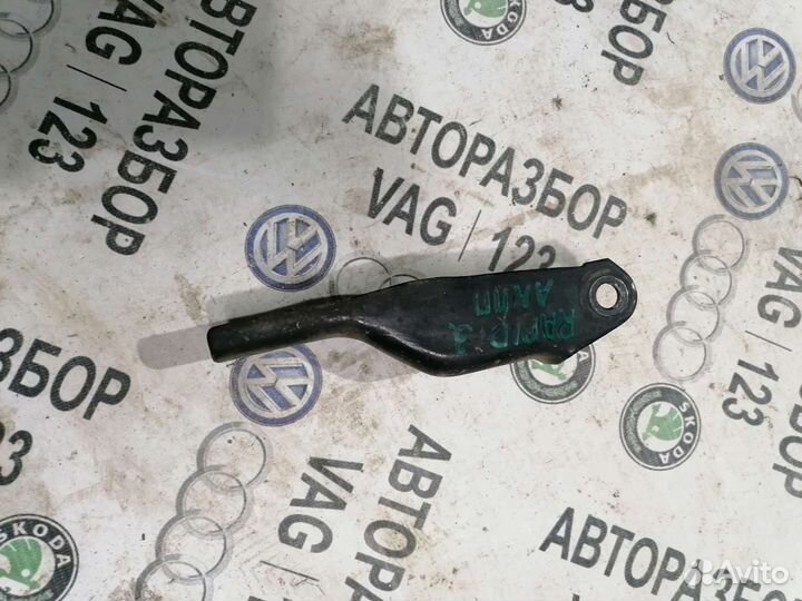 Кронштейн опоры двигателя Шкода Рапид