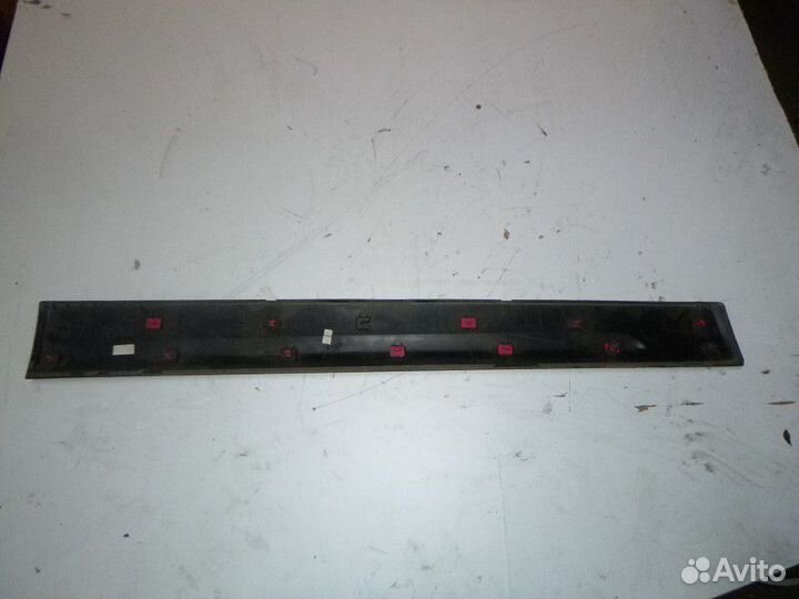 Накладка передней правой двери KIA sorento 2009