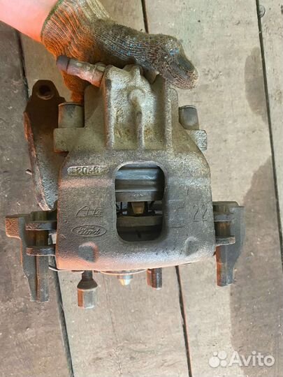 Суппорт передний Ford Focus 1 USA