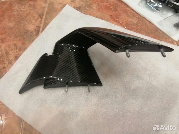 Карбоновый винглет с BMW M1000RR