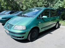 Volkswagen Sharan 1.9 AT, 1999, битый, 397 000 км, с пробегом, цена 420 000 руб.