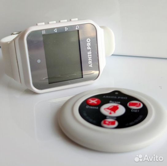 Комплекты вызова персонала: кнопка вызова и часы