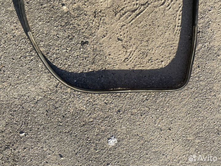 Уплотнитель передней левой двери Opel Vectra C