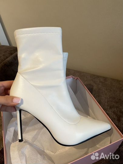 Ботильоны женские белые 37
