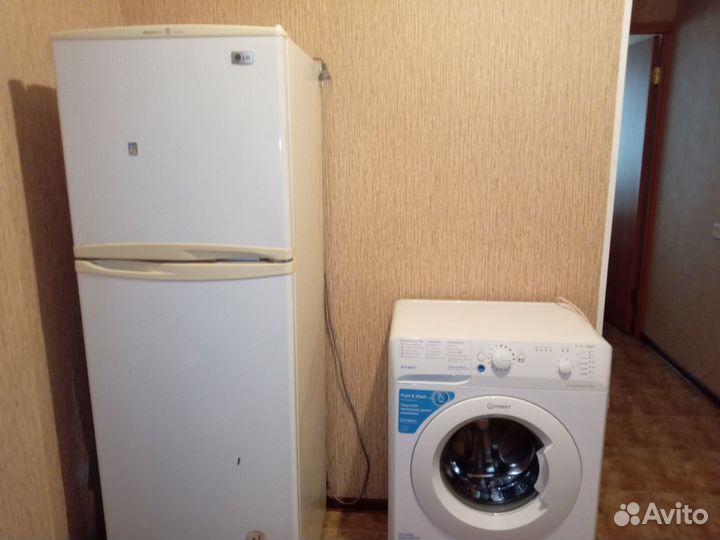 Стиральная машинка indesit + холодильник LG