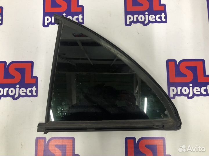 Форточка левая на Mercedes w211 E-Class