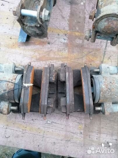 Суппорт передний VW Golf 5 2006