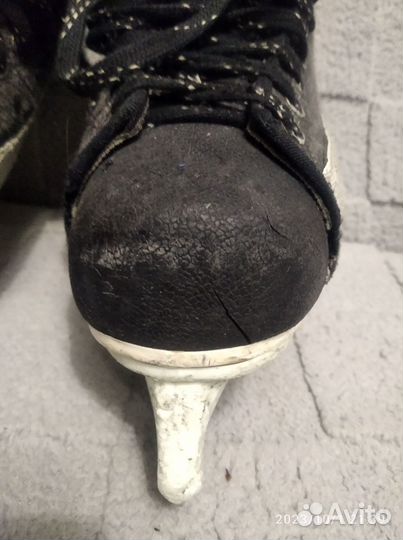 Коньки хоккейные