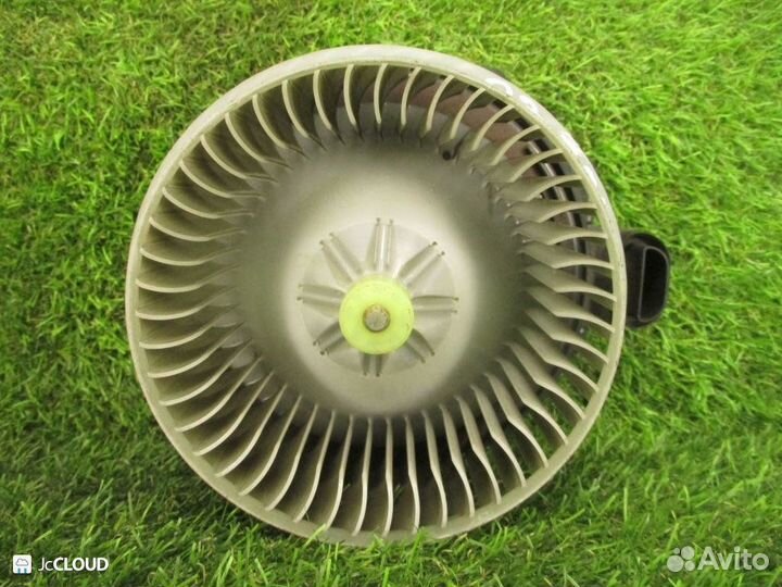 Мотор печки на toyota blade AZE156H 2AZ-FE