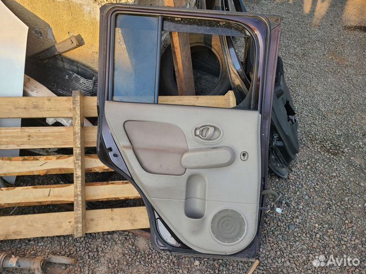 Двери на nissan cube z12
