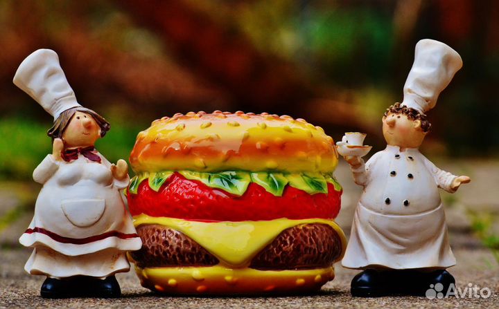 Повар в ресторан быстрого питания