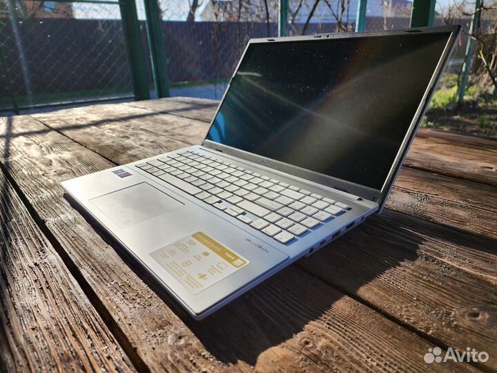 Asus vivobook go 15 oled ryzen 5 7520u ram16gb