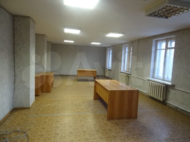 Помещение 340 м² на первой линии с отд. входом