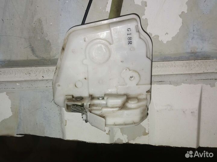 Замок двери задний левый Mazda 3 BL