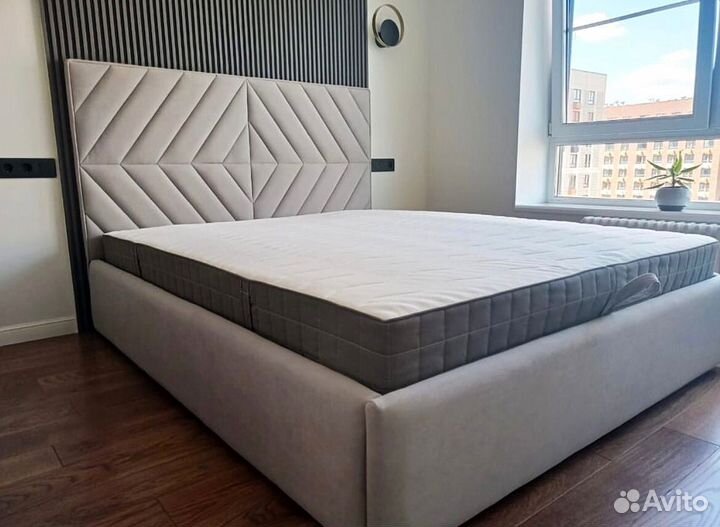 Белая кровать