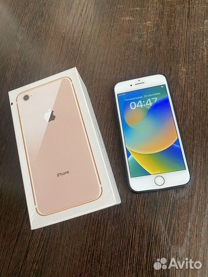 Телефон iPhone 8