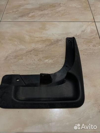 Брызговик передний правый Nissan Patrol Y62