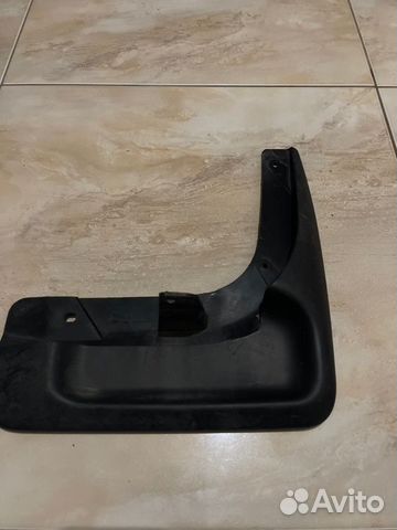 Брызговик передний правый Nissan Patrol Y62