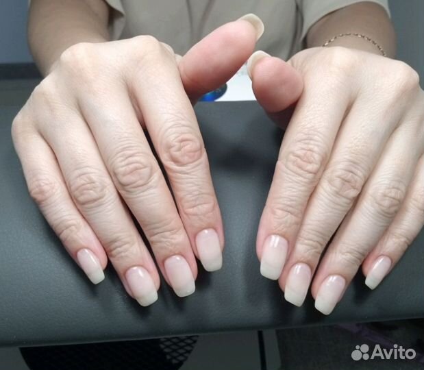 Модель на маникюр