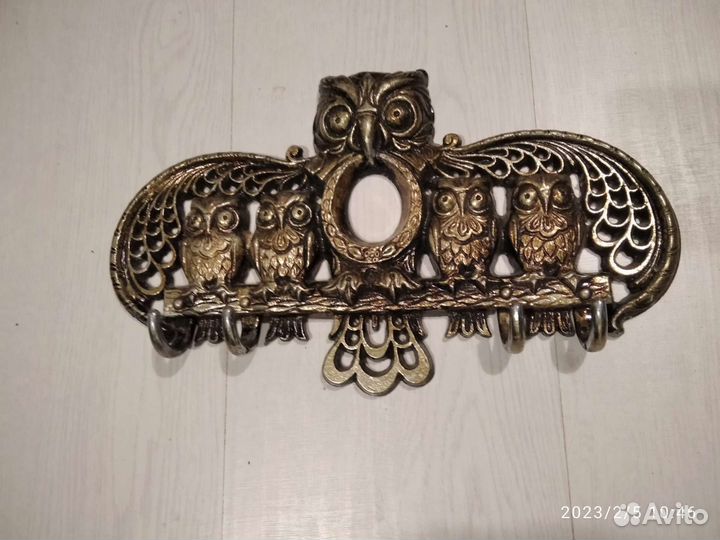 Настенная вешалка