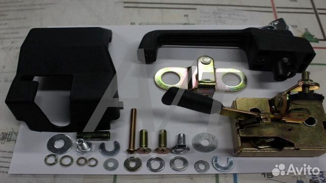 Замок двери и ручка левая Мтз 85 6105010